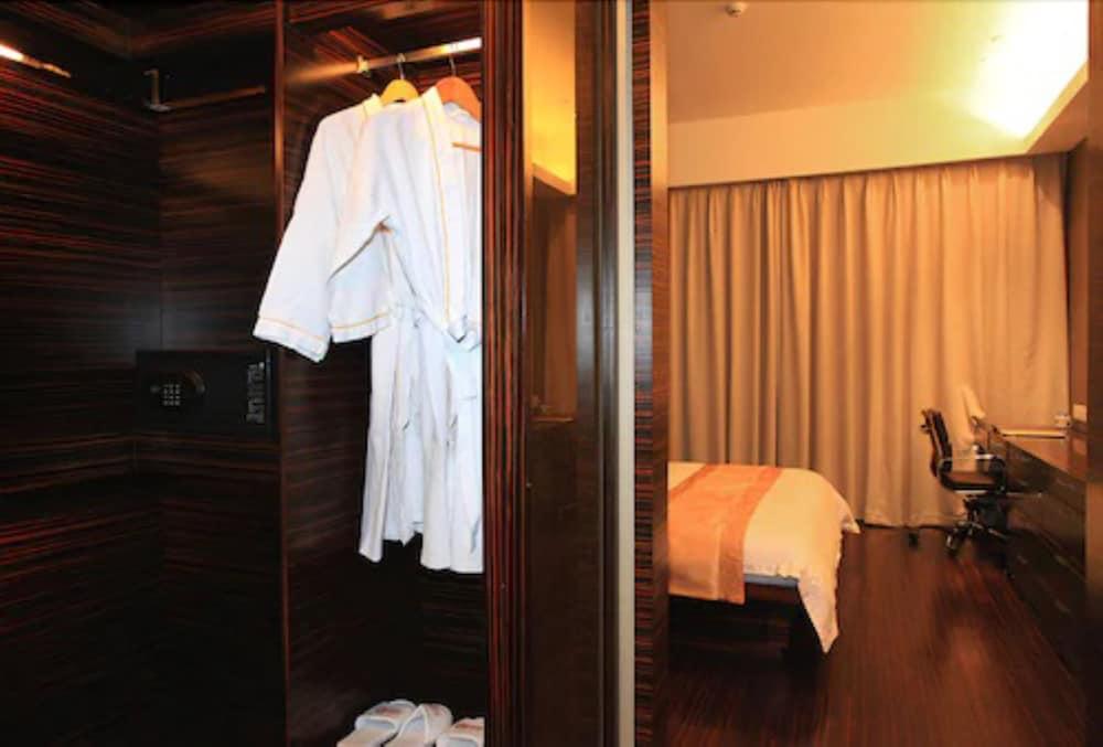 Shajing Guangzhou Heefun Apartment - Poly World Trading Center מראה חיצוני תמונה