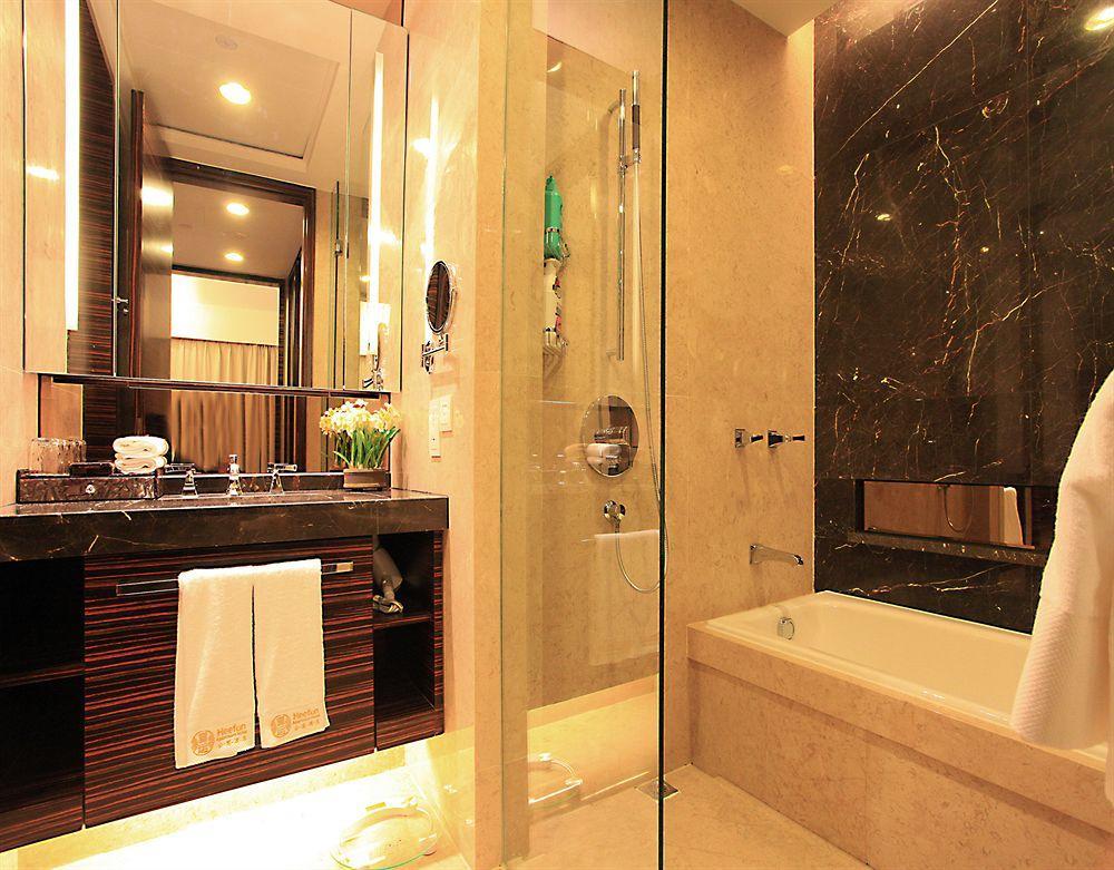 Shajing Guangzhou Heefun Apartment - Poly World Trading Center מראה חיצוני תמונה